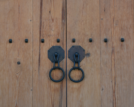 Ancient Gate and door lock of Korean Palace closeup.の写真素材