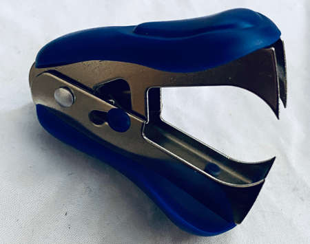 Staple remover colorのeditorial素材