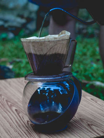 Tools for dripping coffee and dripping coffee