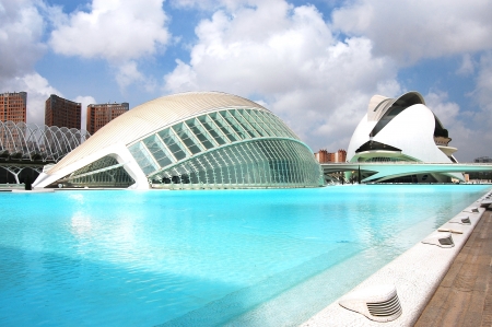 VALENCIA, SPAIN - JULY 15: Bright blue scenery of the City of Arts and Sciences (one of the most outstanding examples of modern archtecture built for holding culture and science events by famous Spanish architect Santiago Calatrava) on July 15, 2009 in Vaのeditorial素材