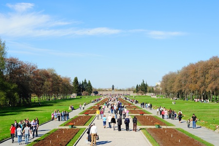 SAINT-PETERSBURG, RUSSIA - MAY 9: On Victory day people came to honor the memory of the buried soldiers on Piskaryovskoye Memorial Cemetery on May 9, 2011 in Saint-Petersburg, Russiaのeditorial素材