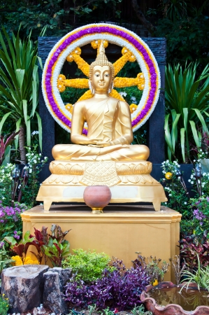 Sitting Buddha under tree at Golden Mountain Temple in Bangkok,Thailandの写真素材