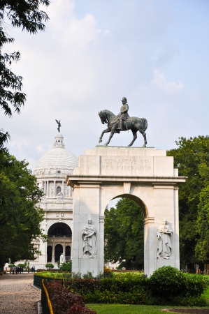 King Edward VII Arch in Victoria Memorial at Kalkata, Indiaのeditorial素材