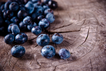 Blueberries on wooden backgroundの写真素材