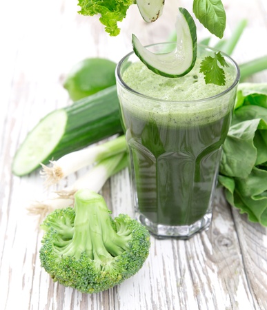 Healthy green vegetable juice on wooden tableの写真素材