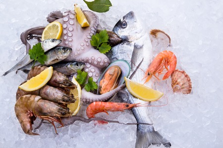 Fresh seafood on ice, close-up の写真素材