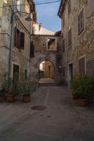 alley of Isola (slo)