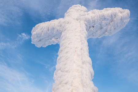 snowy and icy cross on JeÅ¡tÄdの写真素材
