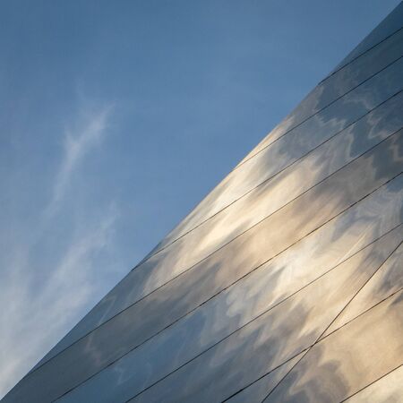 Artistic view of the Saint Louis Gateway Arch stainless steel exterior detail with sky.のeditorial素材