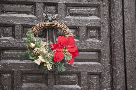 Christmas Reef Decoration on Wooden Doorの写真素材