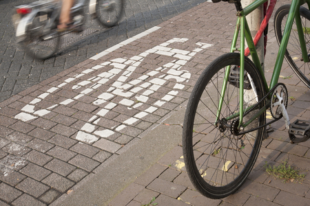 Cycle Lane and Bike in Rotterdam, Hollandの写真素材