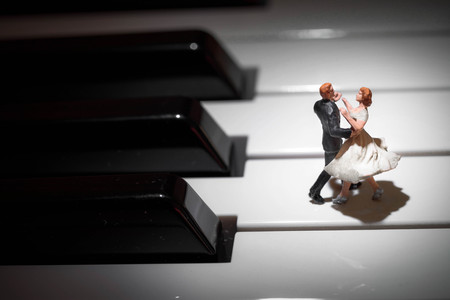 miniature dancing couple on a pianoの写真素材