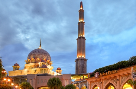 This image is taken at Putrajaya on sunset  The image shows the mosque of malaysia の写真素材
