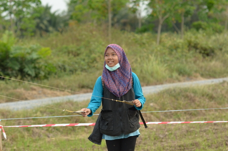 Perlis, Malaysia - March 05, 2017: Perlis East Wind Carnival was a yearly event of Perlis. Consist of food booth, game, challange, contest, and fun park. Contestant Playing Kite or called Wauのeditorial素材