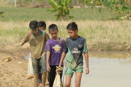 Perlis, Malaysia - March 05, 2017: Perlis East Wind Carnival was a yearly event of Perlis. Consist of food booth, game, challange, contest, and fun park. Children capturing eel contestのeditorial素材