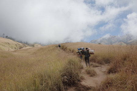 hiking scenes in Beautiful Mount Rinjaniのeditorial素材