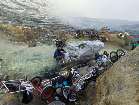 sulphur mining in beautiful Ijen Crater Indonesiaのeditorial素材