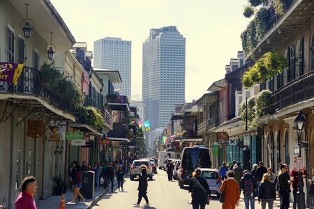 New Orleans, Louisiana, U.S.A - February 1, 2020 - The view of a street in the city overlooking a tall buildingのeditorial素材