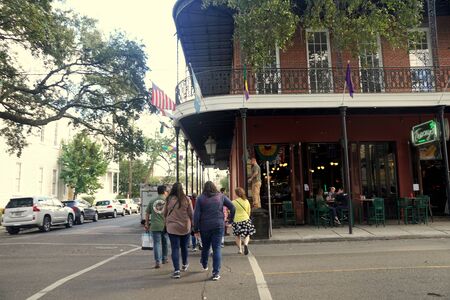 New Orleans, Louisiana, U.S.A - February 8, 2020 - Tourists on the walking tour near The Garden Districtのeditorial素材