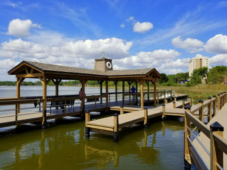 Winter Haven, Florida, U.S.A - March 14, 2020 - The fishing pier by the lake near Heritage Parkのeditorial素材