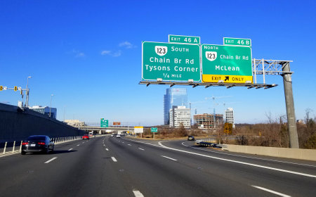 McLean, Virginia, U.S.A - December 6, 2020 - The view of the traffic on Interstate 495のeditorial素材