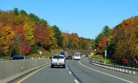 Allentown, Pennsylvania, U.S.A - October 17, 2020 - The view of the traffic on Interstate 476 South overlooking the striking colors of fall foliageのeditorial素材