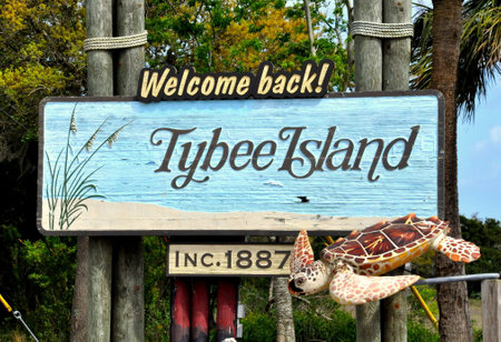 Tybee Island, Georgia, U.S.A - November 5, 2016 - The welcoming sign into the islandのeditorial素材