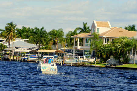Cape Coral, Florida, U.S.A - December 3, 2018 - The view of the boat and waterfront home by the bayのeditorial素材