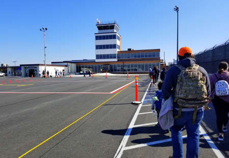 New Castle, Delaware, U.S - February 14, 2021 - The passengers walking on the tarmac towards the airport during a cold winterのeditorial素材