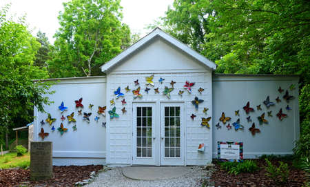 Bowling Green, Kentucky, U.S.A - June 16, 2021 - The white building of Charlie Miller Butterfly Habitatのeditorial素材