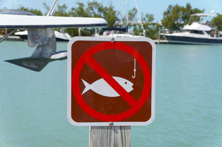 Big Pine Key, Florida, U.S - February 20, 2022 - The sign to alert visitors that no fishing is allowed by the boat dock at Bahia Honda State Parkのeditorial素材