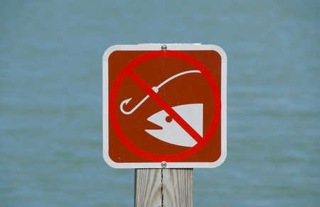 Big Pine Key, Florida, U.S.A - February 20, 2022 - The sign to alert visitors that no fishing is allowed by the boat dock at Bahia Honda State Parkのeditorial素材