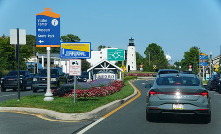 Rehoboth Beach, Delaware, U.S.A - August 18, 2023 - The traffic on the roundabout by Rehoboth Avenueのeditorial素材