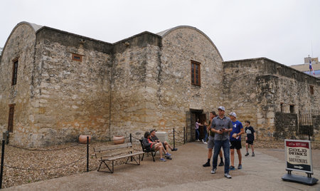 San Antonio, Texas, U.S.A - April 6, 2024 - Visitors walking at the back of the area of the Alamo church by the souvenir store entranceのeditorial素材