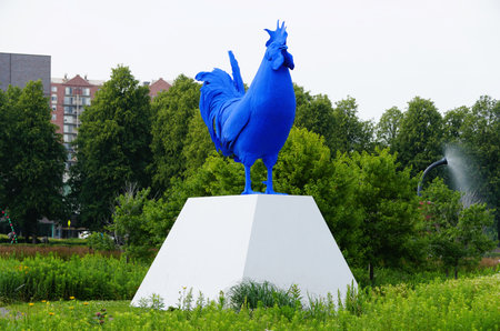Minneapolis, Minnesota, U.S.A - July 9, 2024 - The bright and giant blue rooster by German artist Katharina Fritschのeditorial素材