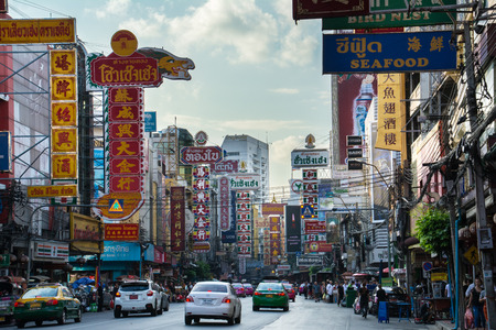 BANGKOK, THAILAND - OCTOBER 23, 2016: Cars and shops on Yaowarat road, the main street of China town in Bangkokのeditorial素材