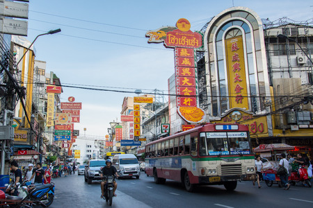 BANGKOK, THAILAND - OCTOBER 23, 2016: Cars and shops on Yaowarat road, the main street of China town in Bangkokのeditorial素材