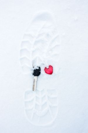 Trampling on the snow-key from the heart.の写真素材