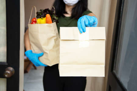 Food service providers wear masks. Stay at home reduce the spread of the covid-19 virus.の写真素材