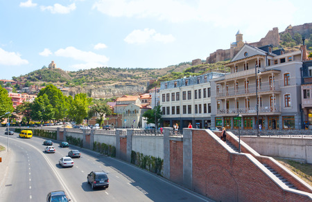 Tbilisi, Georgia-August 07, 2013: Embankment of the Mtkvari river and historic Sololaki district in Tbilisi. Summer dayのeditorial素材