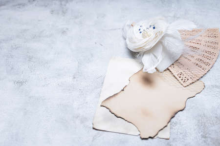Wedding elegant retro hat and old Hand Fan with Empty Blank Paper, on vintage background. Selective focus. copy space.の写真素材