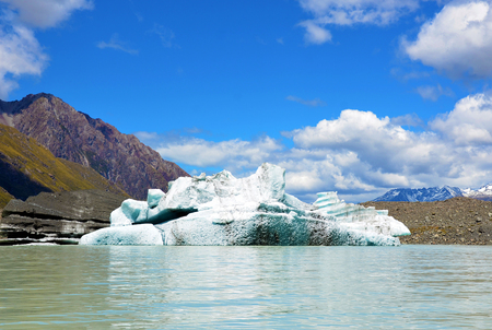 Iceberg (broken off the Tasman Glacier) on Tasman Lake at Mount Cook (Aoraki) National Park, New Zealandの写真素材