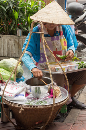 Bangkok, Thailand Nov 28th 2014: A vendor preparing betel nut wraps (Miang Kham). This is a popular snack amongst the Thais.のeditorial素材