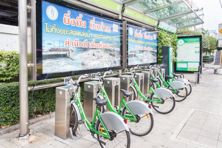 Bangkok, Thailand - 31st March 2018: Bicycles lined up on Sukhumvit Road. They belong to the Pun Pun bike sharing scheme.のeditorial素材
