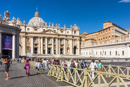 Vatican City, Rome, Italy - September 18th 2017: Tourist visiting the Apostolic Palace, St Peters Square. Many tourists visit the city each year.のeditorial素材