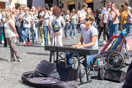 Rome, Italy - 19th September 2017:  Busker playing to tourists in the Piazza della Rotunda. Buskers can be found in most cities around the world.のeditorial素材