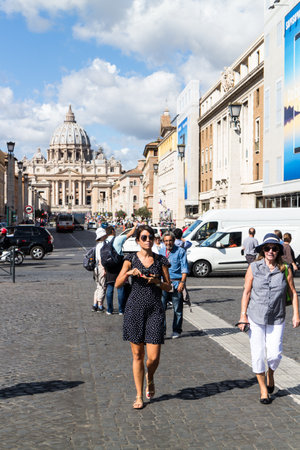 Rome, Italy - 19th September 2017:  Tourists in St Peters Square, Vatican City. The city is thronged with tourists during the summer months.のeditorial素材