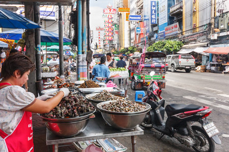 Bangkok, Thailand - November 10th 2013: Seafood vendor on Yaowarat Road. This is the heart of Chinatownのeditorial素材