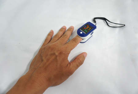 oxygenmeter sp02  on finger for health