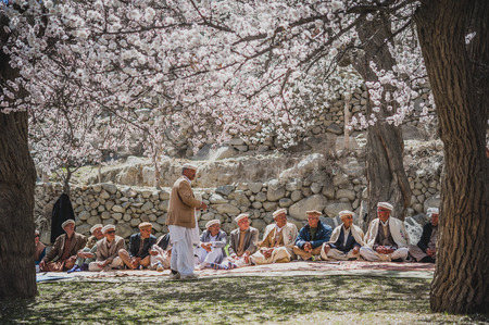 GULMIT VILLAGE, PAKISTAN - APRIL 14:An unidentified people in the Gulmit village, April 14, 2015 in Gulmit Village, Gulmit is the region of Gilgit territory in the Gilgit Baltistan region of Pakistan.のeditorial素材